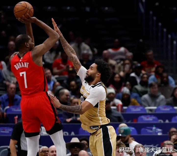 乐鱼体育官方网站-NBA最新排名!火箭坐稳第三,快船收大礼,勇士危险,湖人被甩开